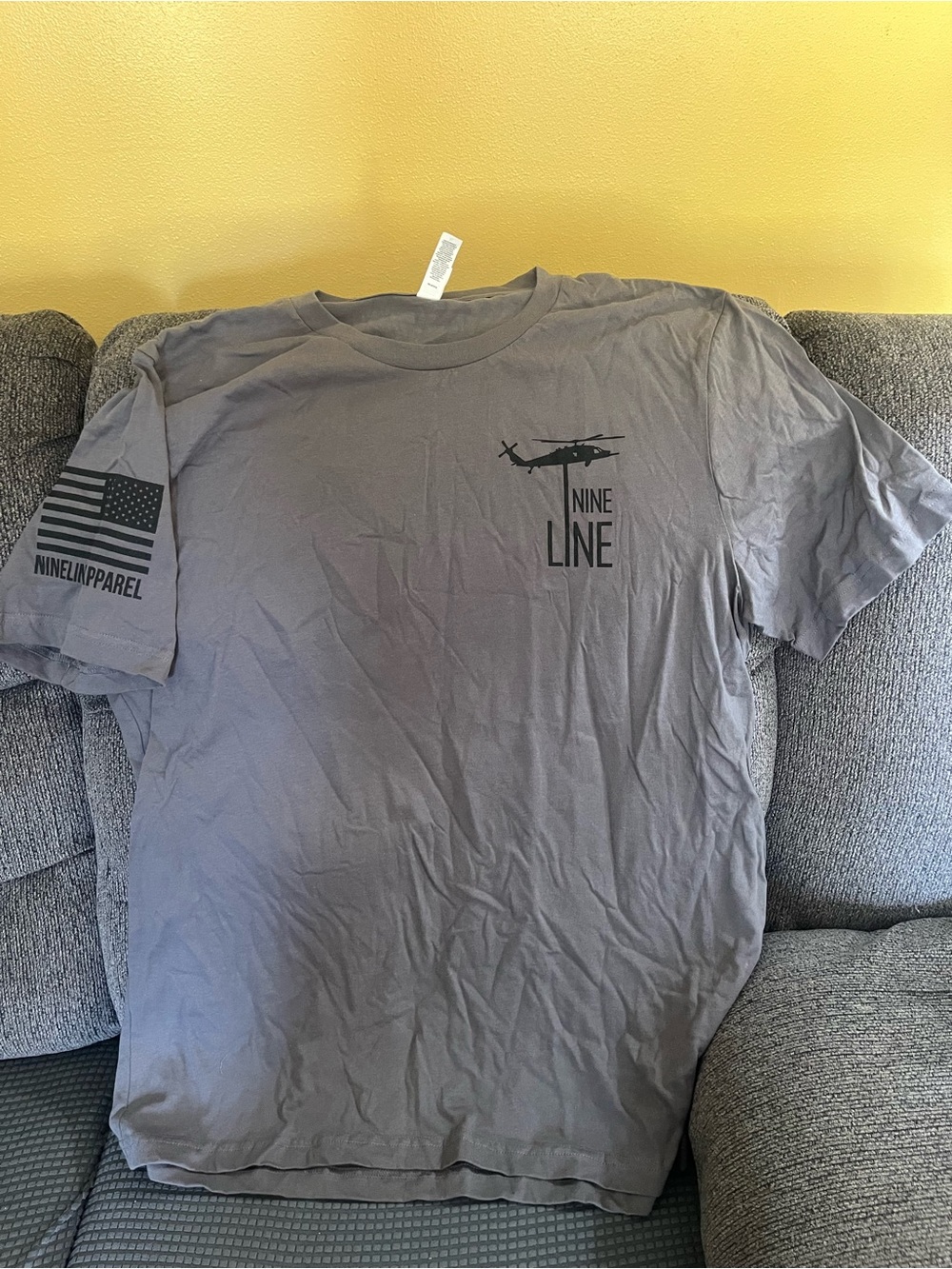 Men’s Gray Graphic Tee - Nineline apparel